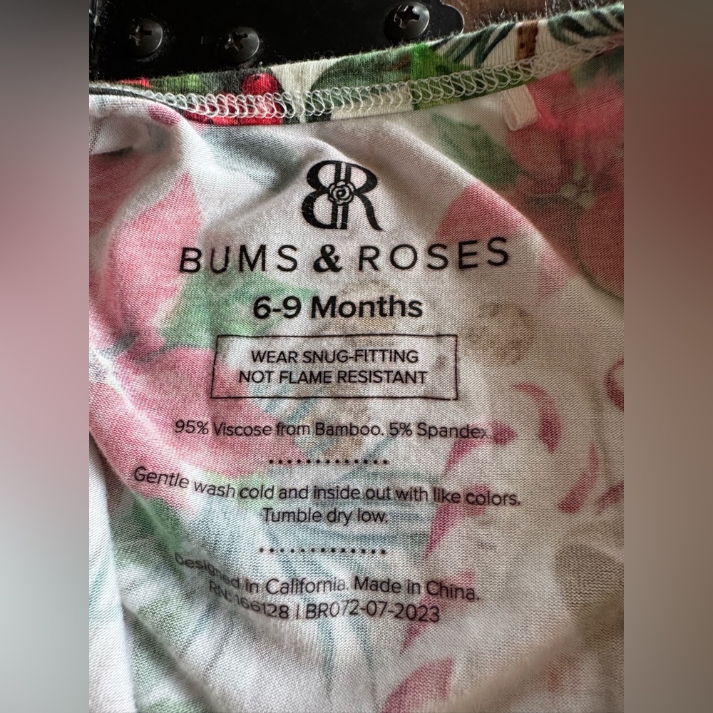 Bums and Roses Bamboo Christmas Print Footie 6/9 months - Picture 5 of 5